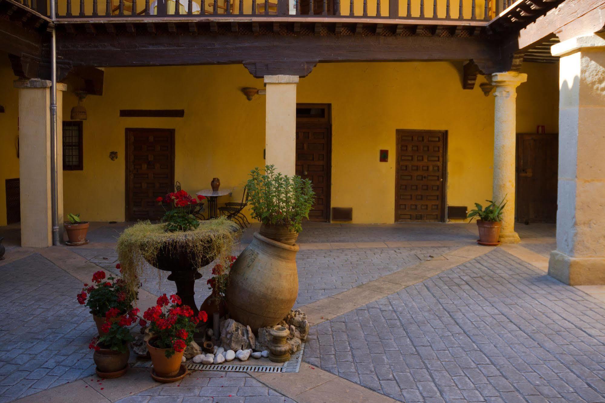 Casa Palacio Conde De Garcinarro Huete Extérieur photo